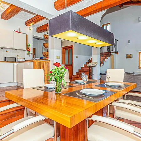 Holiday home Beautiful In With Sauna Vodice