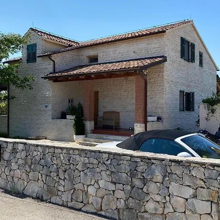 3 Bedroom Amazing In Holiday home